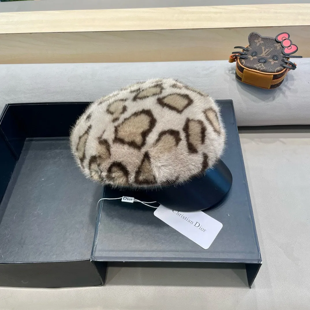 BAKER BOY HAT IN LIGHT BEIGE MINK FUR 438089