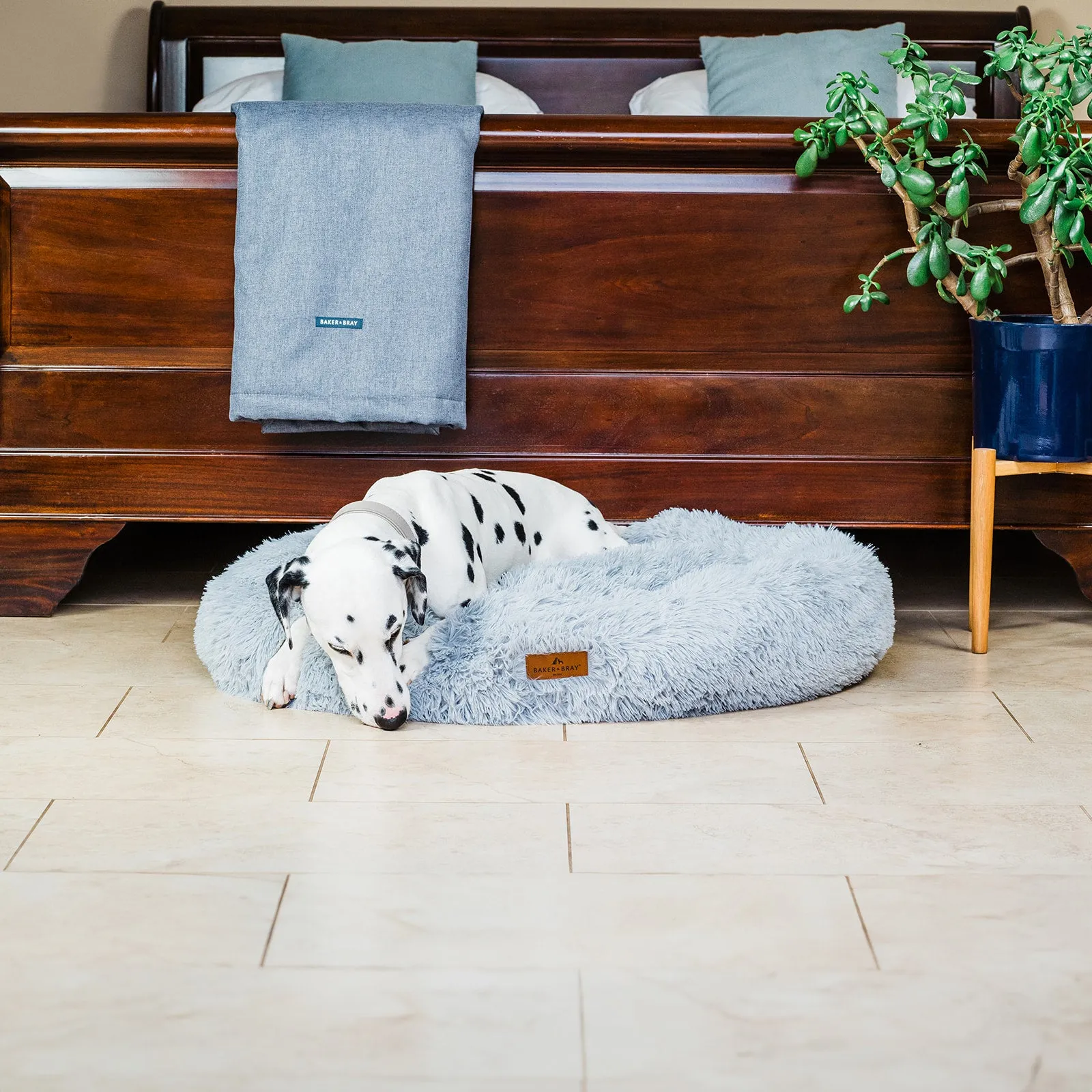 Eco Friendly Luxury Calming Donut Dog Bed, Light Grey