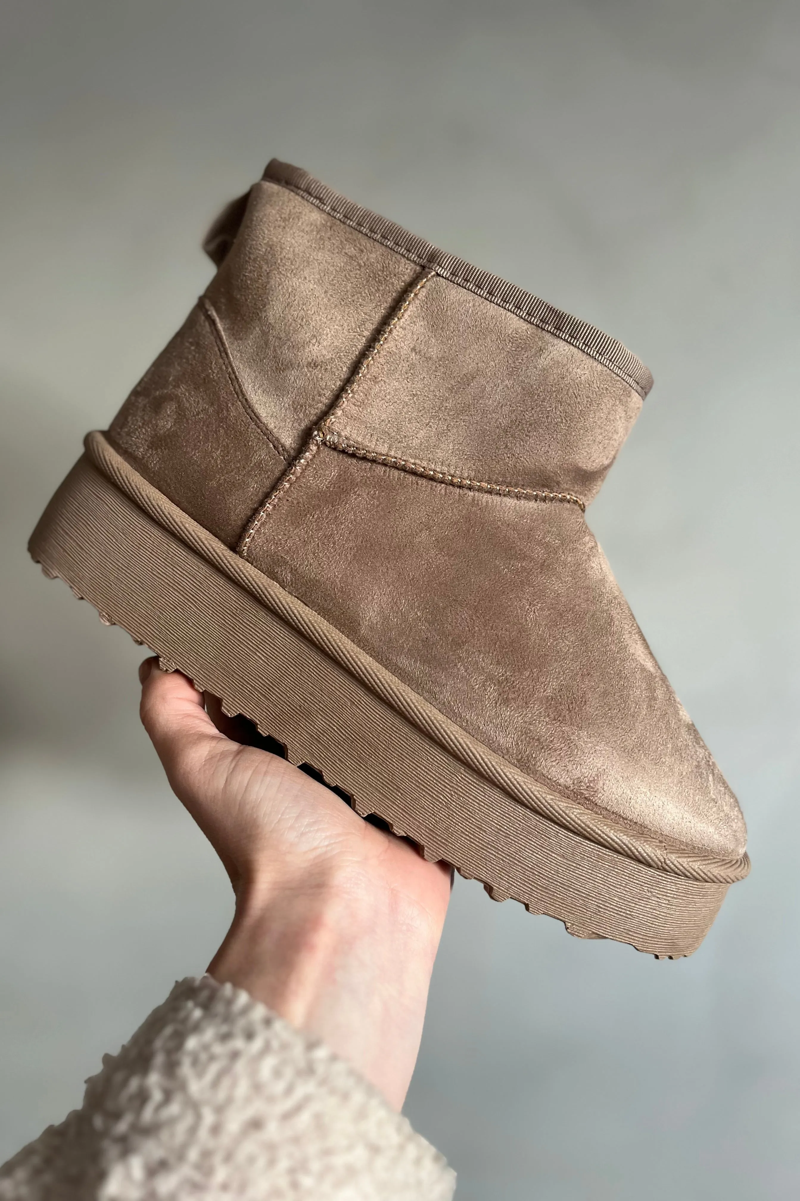 Ellie Boot High | Taupe | Bamsestøvler fra Avery