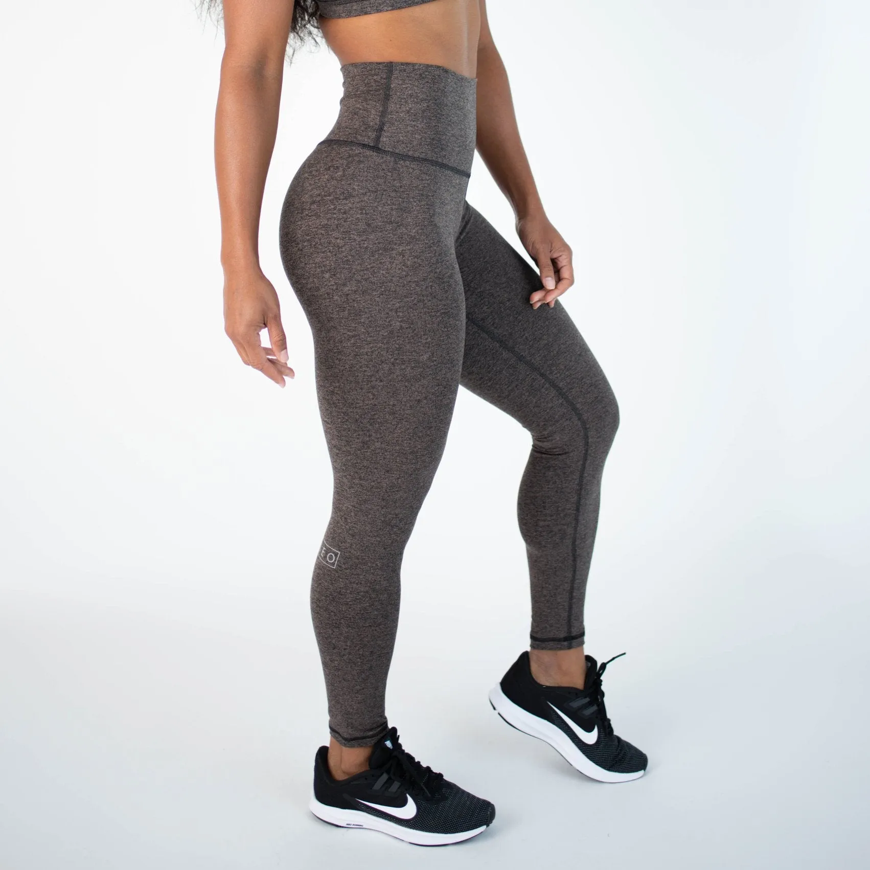 FLEO El Toro 25" Taupe Black Leggings (Bounce)