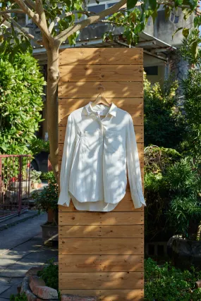 Lightweight practical shirt in almond white