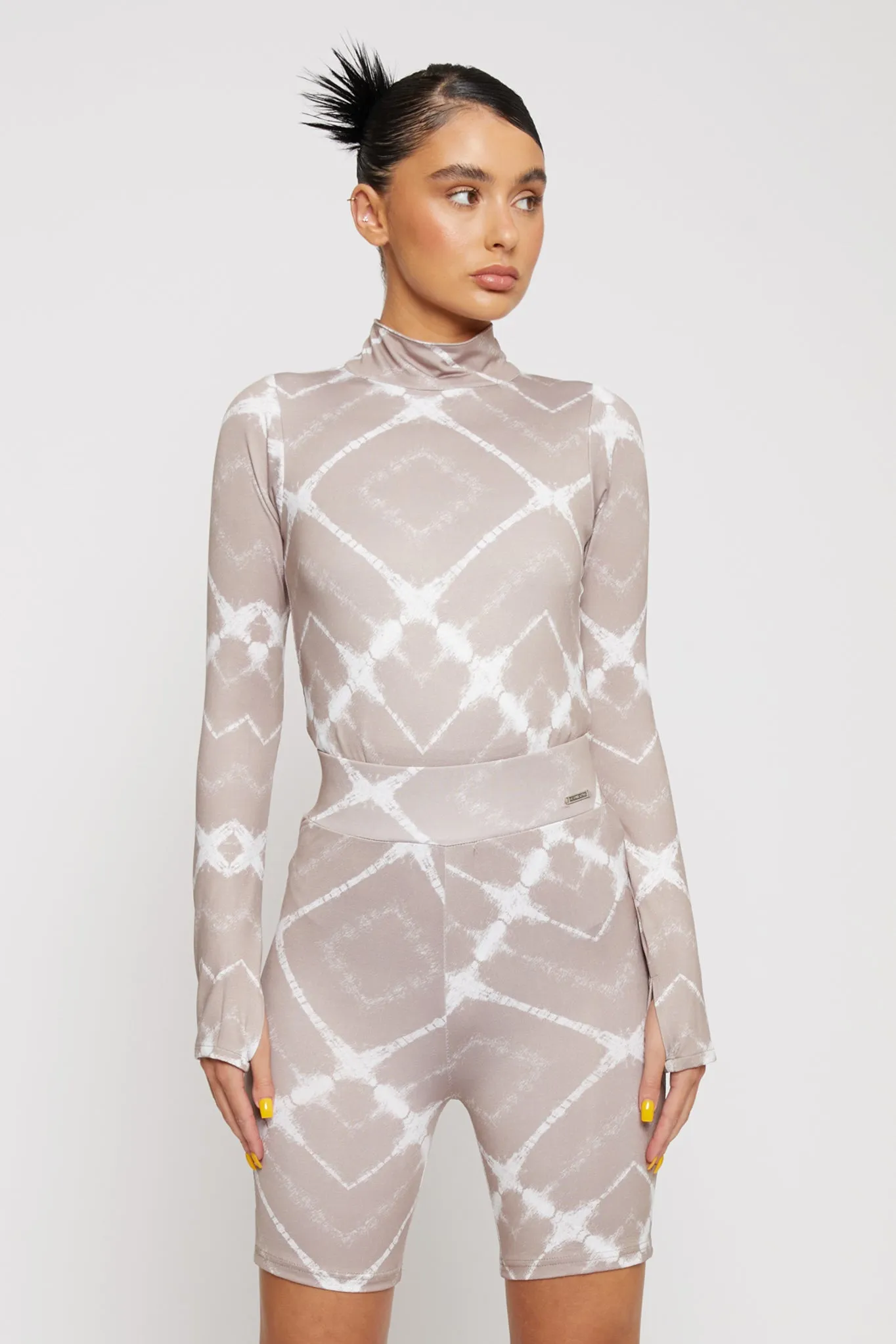 PRINTED HIGH RISE CYCLING SHORTS - TAUPE