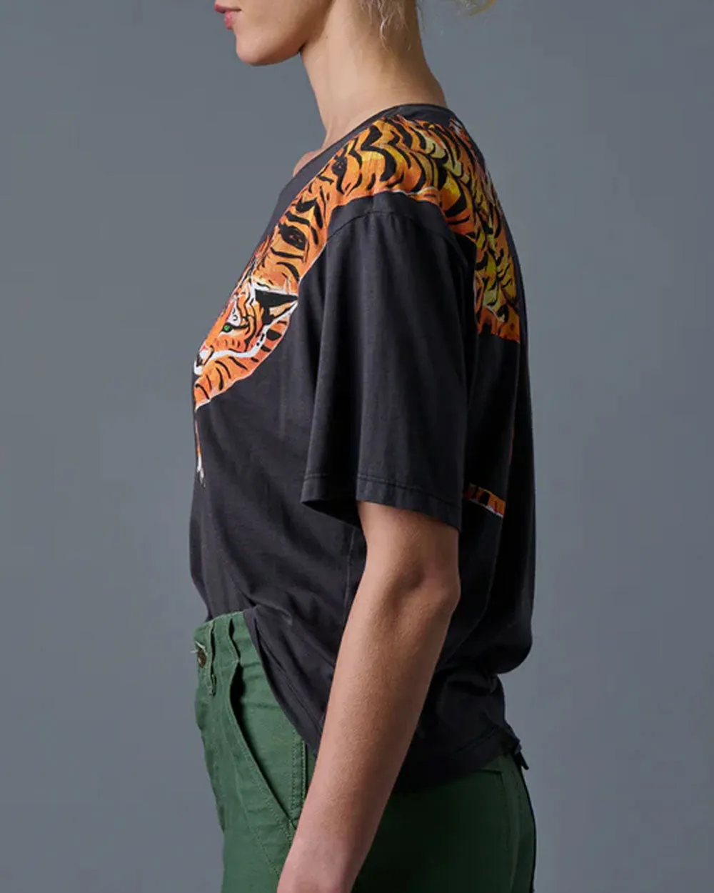Washed Black Scratching Tiger Tee